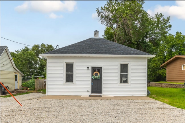 104 E Florence St in Crescent, IA - Building Photo - Building Photo