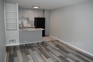 6376 Rancho Mission Rd in San Diego, CA - Building Photo