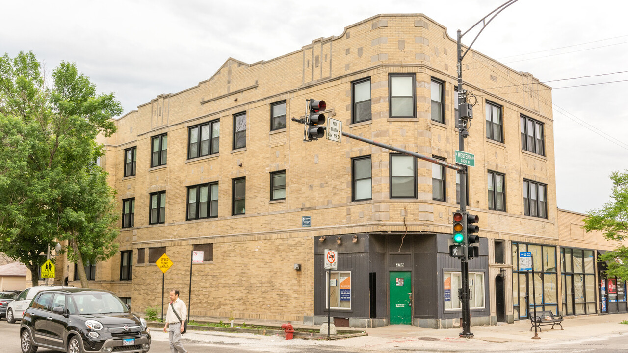 3759 N Western Ave in Chicago, IL - Building Photo