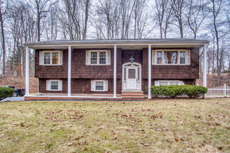 30 Walnut Ln in Northford, CT - Building Photo - Building Photo