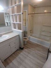 106 N McKinley Ave in Muncie, IN - Foto de edificio - Building Photo