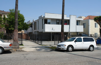 932 S Kenmore Ave in Los Angeles, CA - Building Photo - Building Photo