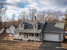 939 N Main St in Killingly, CT - Building Photo