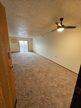 Wilkeshire Apartments in Watertown, SD - Building Photo - Building Photo
