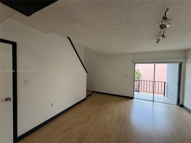 399 NW 72nd Ave in Miami, FL - Building Photo - Building Photo