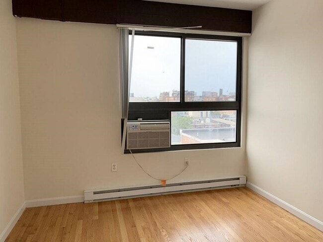 12 Stoneholm St, Unit 613 in Boston, MA - Building Photo - Building Photo