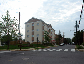 5000 Call Pl SE in Washington, DC - Foto de edificio - Building Photo