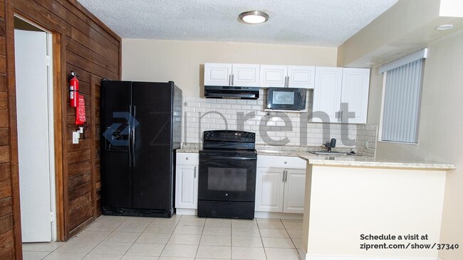 6133 SW 34th St in Miramar, FL - Building Photo - Building Photo