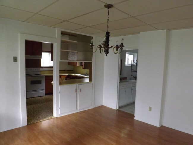 614 W 12th St in The Dalles, OR - Building Photo - Building Photo