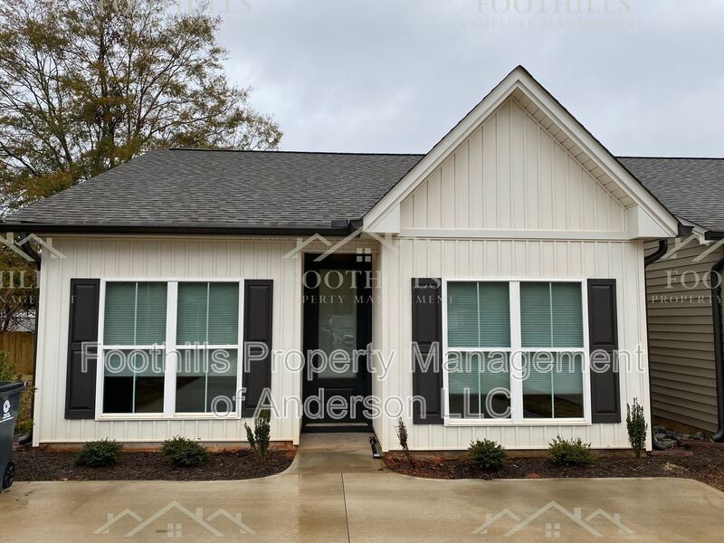 192 Mill St in Pelzer, SC - Building Photo