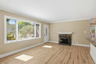 400 La Casa Ave in San Mateo, CA - Building Photo - Building Photo