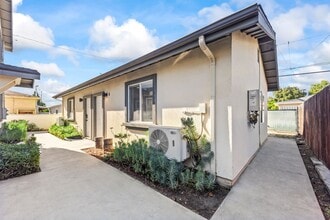 1629 W Summit St, Unit 1627-B in Long Beach, CA - Building Photo - Building Photo