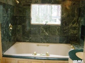 32 Windsor Rd in Great Neck, NY - Building Photo - Building Photo