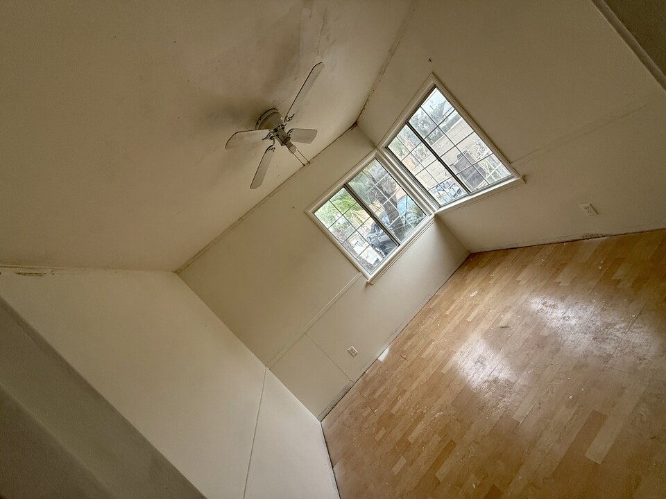 707 N Baker St in Santa Ana, CA - Foto de edificio