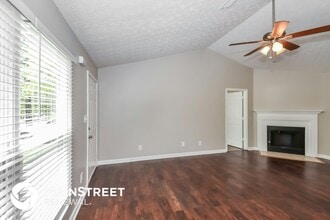 2745 Sapphire St in Atlanta, GA - Building Photo - Building Photo