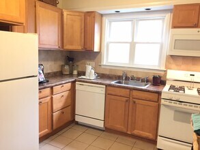 146 Hillside Rd, Unit 1 in Watertown, MA - Building Photo - Building Photo
