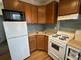 1056 Cambridge St, Unit 2F in Cambridge, MA - Building Photo
