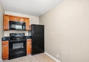 2405 S 57th St in Philadelphia, PA - Building Photo - Building Photo