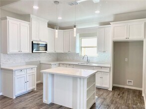 1908 Summerland Ln in Edinburg, TX - Building Photo - Building Photo