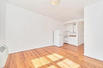 317 W 29th St in New York, NY - Building Photo - Building Photo
