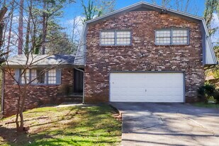 3433 Comet Cir in Decatur, GA - Building Photo