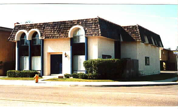 1717 Delaware St in Huntington Beach, CA - Building Photo