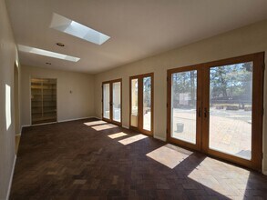 4557 Trinity Dr in Los Alamos, NM - Foto de edificio - Building Photo