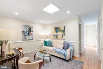 1229 18th St NE in Washington, DC - Foto de edificio - Building Photo
