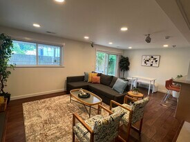 118 153rd Pl SE, Unit ADU in Bellevue, WA - Building Photo