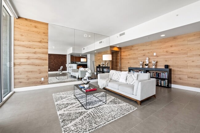 244 Biscayne Blvd, Unit 4704 in Miami, FL - Foto de edificio - Building Photo