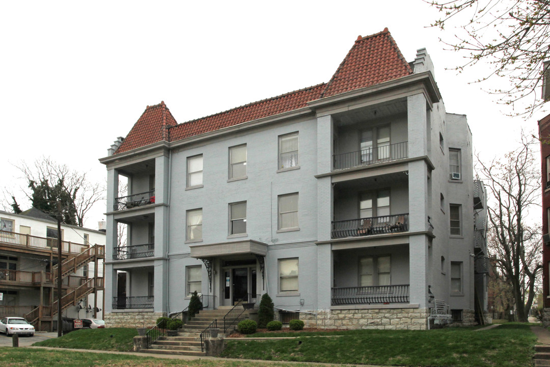 408 Kensington Ct in Louisville, KY - Foto de edificio