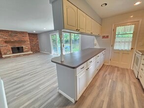 95 Pine Ct in Crystal Lake, IL - Building Photo - Building Photo