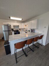 1009 W 30th Ave in Anchorage, AK - Foto de edificio - Building Photo