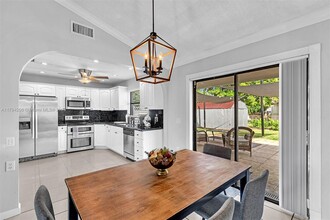 8411 NW 3rd St in Pembroke Pines, FL - Building Photo - Building Photo