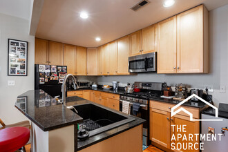 2330 W Huron St, Unit 1E in Chicago, IL - Building Photo - Building Photo