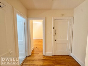 2331 N Spaulding Ave, Unit 2 in Chicago, IL - Building Photo - Building Photo