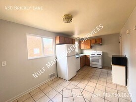 430 Brierly Ln in West Mifflin, PA - Building Photo