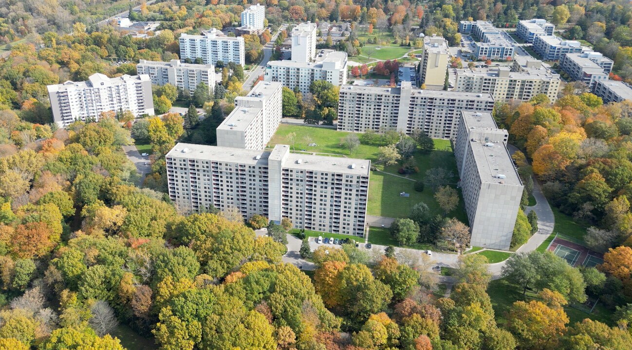 Forest Hill in London, ON - Building Photo