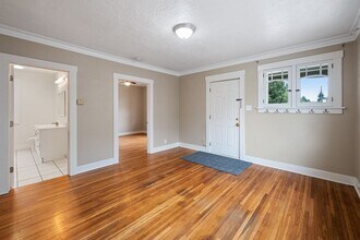 2011 E Mission Ave in Spokane, WA - Building Photo - Building Photo