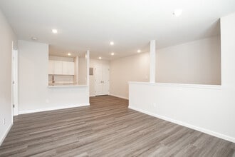 Heatherwood House at Oakdale in Bohemia, NY - Building Photo - Interior Photo