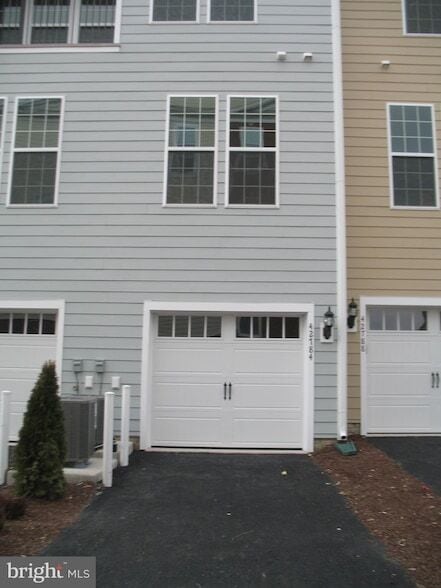 42784 Lauder Terrace in Ashburn, VA - Building Photo - Building Photo