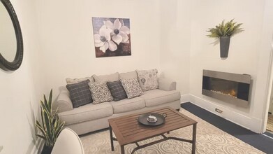 1 Marietta Rd, Unit B in Atlanta, GA - Foto de edificio - Building Photo