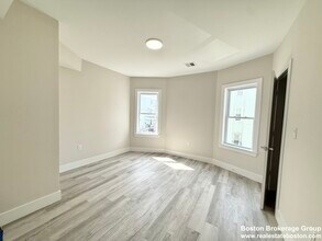11 Cawfield St, Unit #2 in Boston, MA - Building Photo - Building Photo