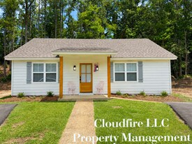 1199 College Hill Rd in Oxford, MS - Building Photo