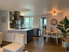 509 NE 127th St in Seattle, WA - Building Photo - Building Photo