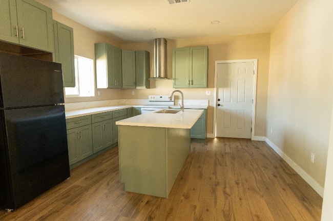 9266 Ramona Ave in Montclair, CA - Building Photo - Building Photo