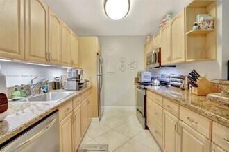 7935 SW 86th St in Miami, FL - Building Photo - Building Photo