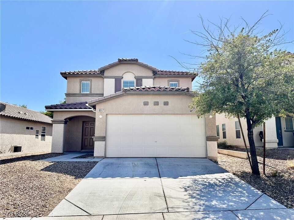 9517 W Gilmore Ave in Las Vegas, NV - Building Photo