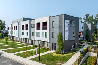 Flamingo Place Apartments in Baltimore, MD - Foto de edificio - Building Photo