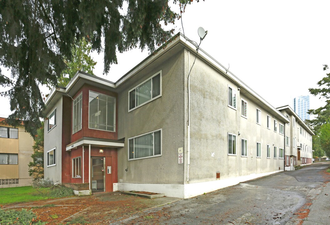 4465 Imperial St in Burnaby, BC - Building Photo